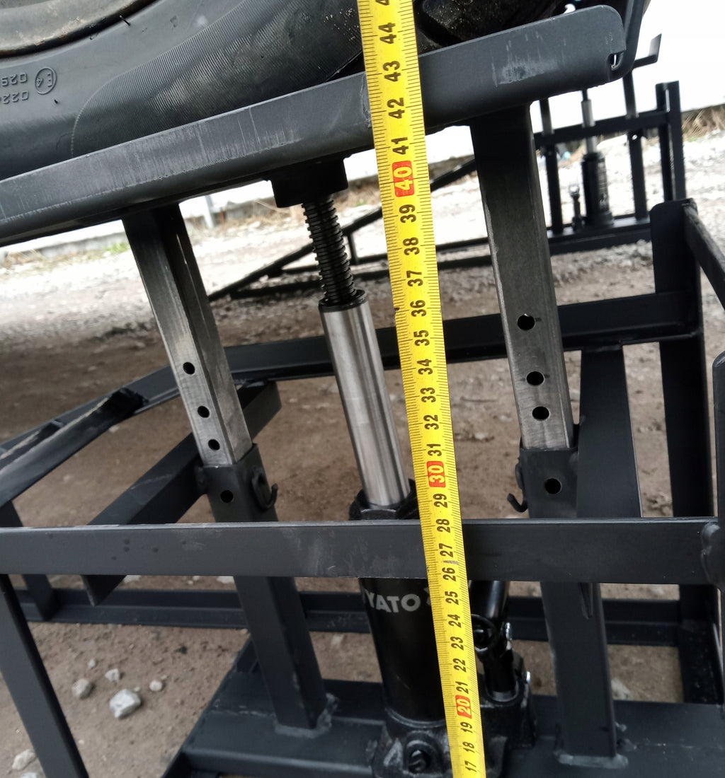 Najazdy samochodowe stalowe YT-17001 3T 125 cm z podstawkami pod koła podnośnikiem hydraulicznym zestaw 2 sztuki