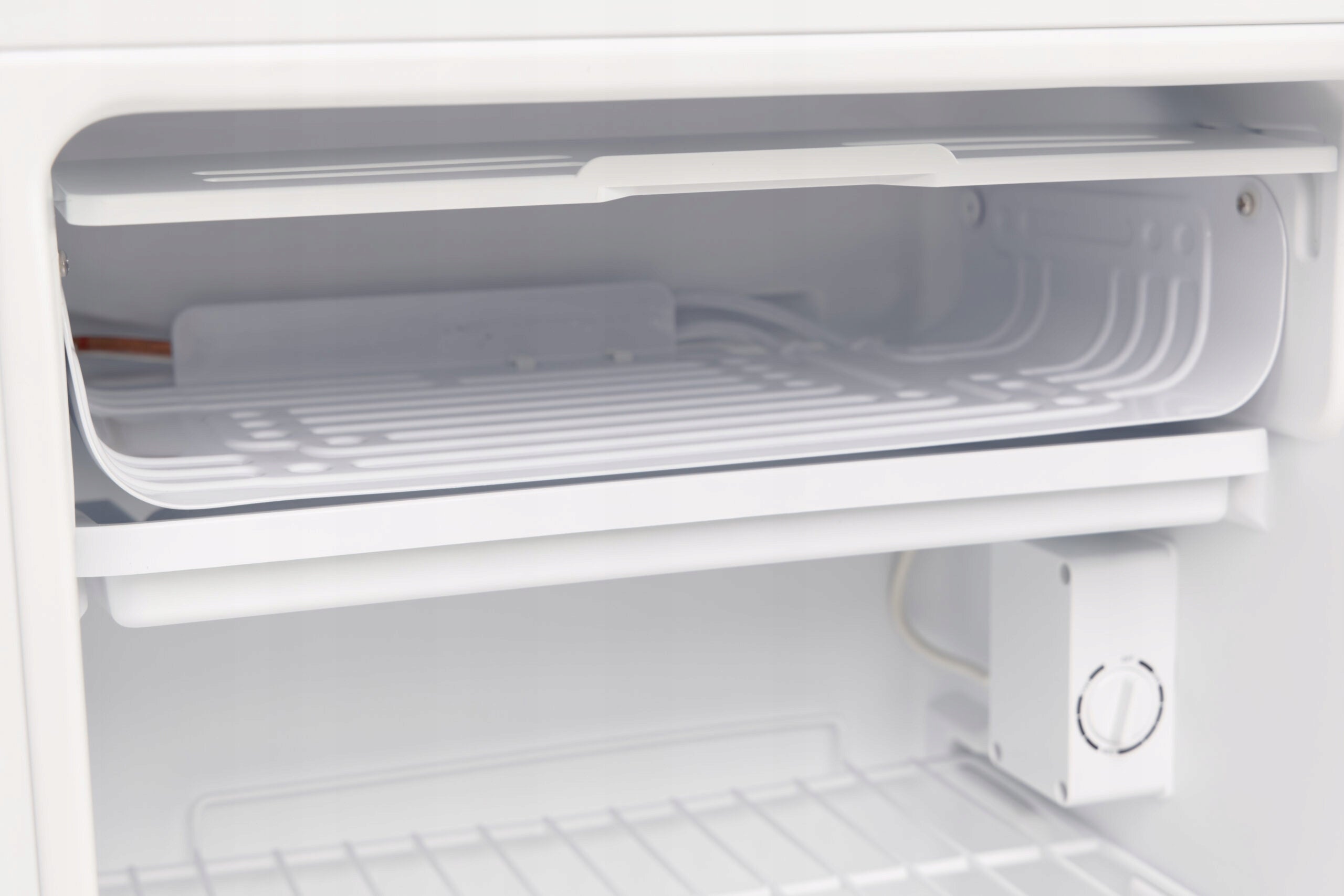 Lodówka podblatowa TTR-93 93 l 85 cm wolnostojąca z regulacją temperatury klasa E 39 dB biała