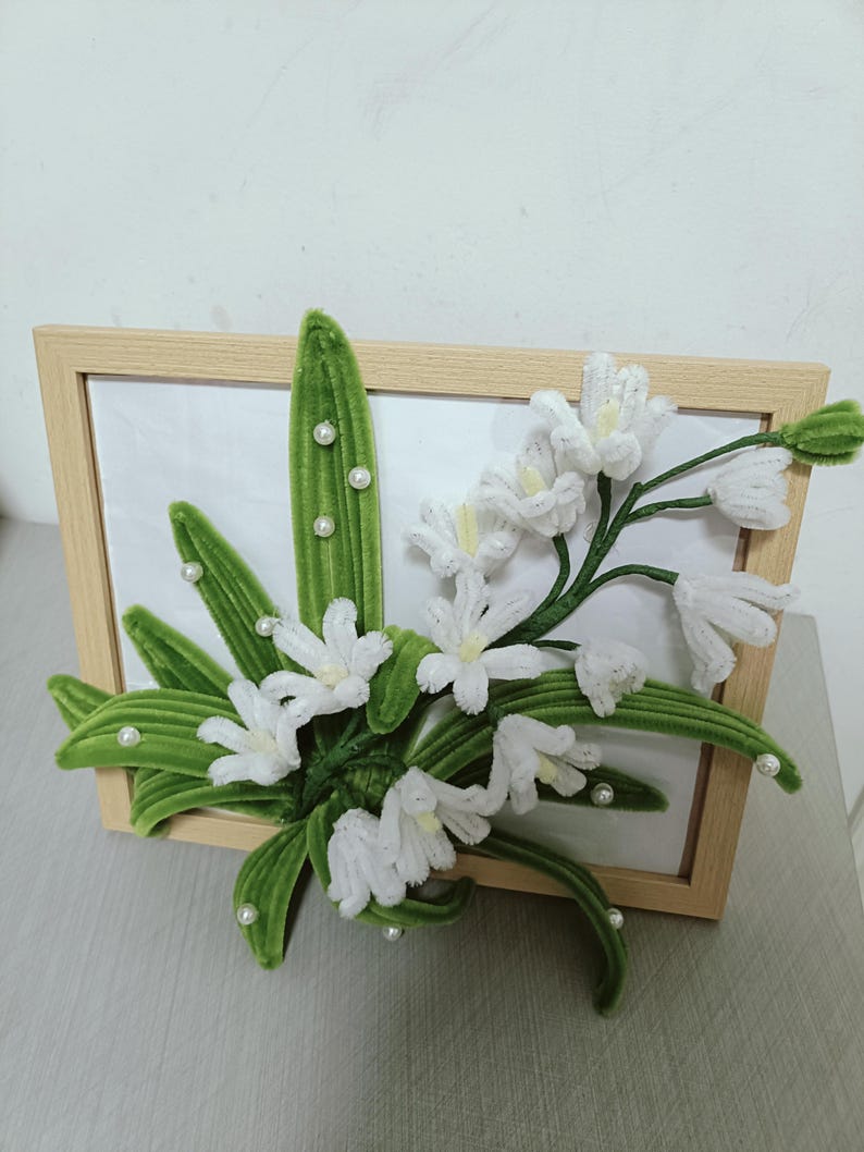Obraz ścienny 3D konwalia z perłowymi akcentami, elegancka dekoracja domu, 8x8 cali