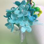 Turkusowy niebieski brelok do torebki z kwiatkiem, srebrna wstążka