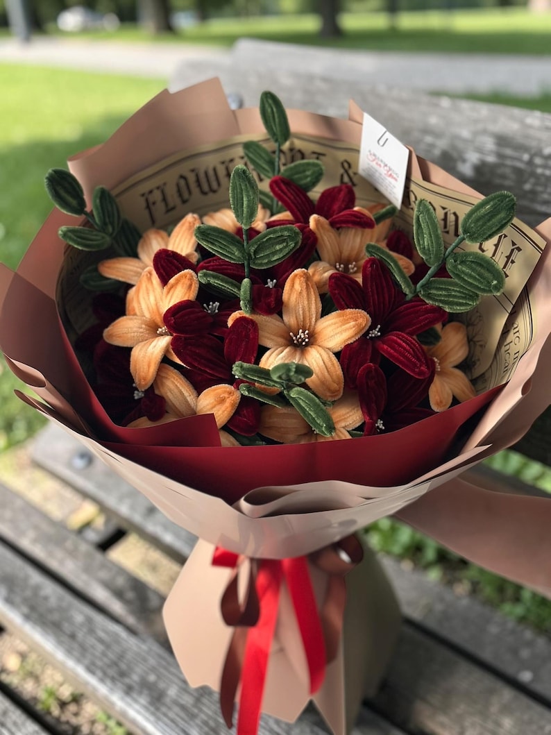 Bukiet z lilii chenille – miękkie kwiaty z drucików kreatywnych, dekoracja kwiatowa, 40 cm