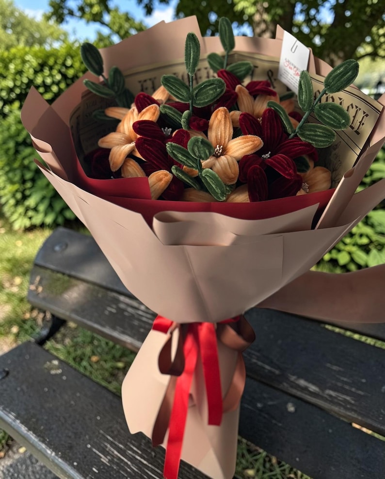 Bukiet z lilii chenille – miękkie kwiaty z drucików kreatywnych, dekoracja kwiatowa, 40 cm