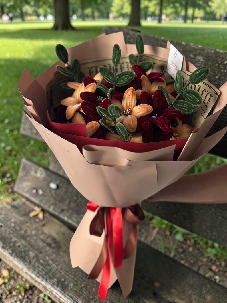 Bukiet z lilii chenille – miękkie kwiaty z drucików kreatywnych, dekoracja kwiatowa, 40 cm